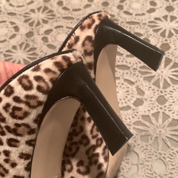 STUART WEITZMAN REAL FUR CHEETAH PRINT MIRA MULES SIZE 6.5 - Picture 4 of 8